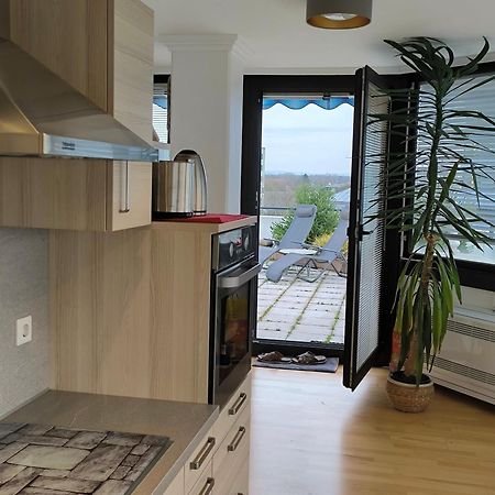 Im Herzen Von Wiesdorf- Blick Auf Das Bayer-Kreuz -Appartement Mit 2 Schlafzimmern-Fuer 3 Personen -Zentral Gelegen - Friedrich Ebert Platz 5A , 4Te Etage - Dachterrasse Und Sauna - Kaution Pflicht - Leverkusen Exterior foto
