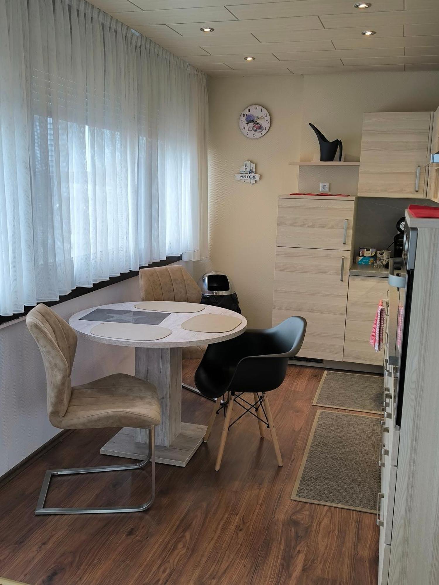 Im Herzen Von Wiesdorf- Blick Auf Das Bayer-Kreuz -Appartement Mit 2 Schlafzimmern-Fuer 3 Personen -Zentral Gelegen - Friedrich Ebert Platz 5A , 4Te Etage - Dachterrasse Und Sauna - Kaution Pflicht - Leverkusen Exterior foto